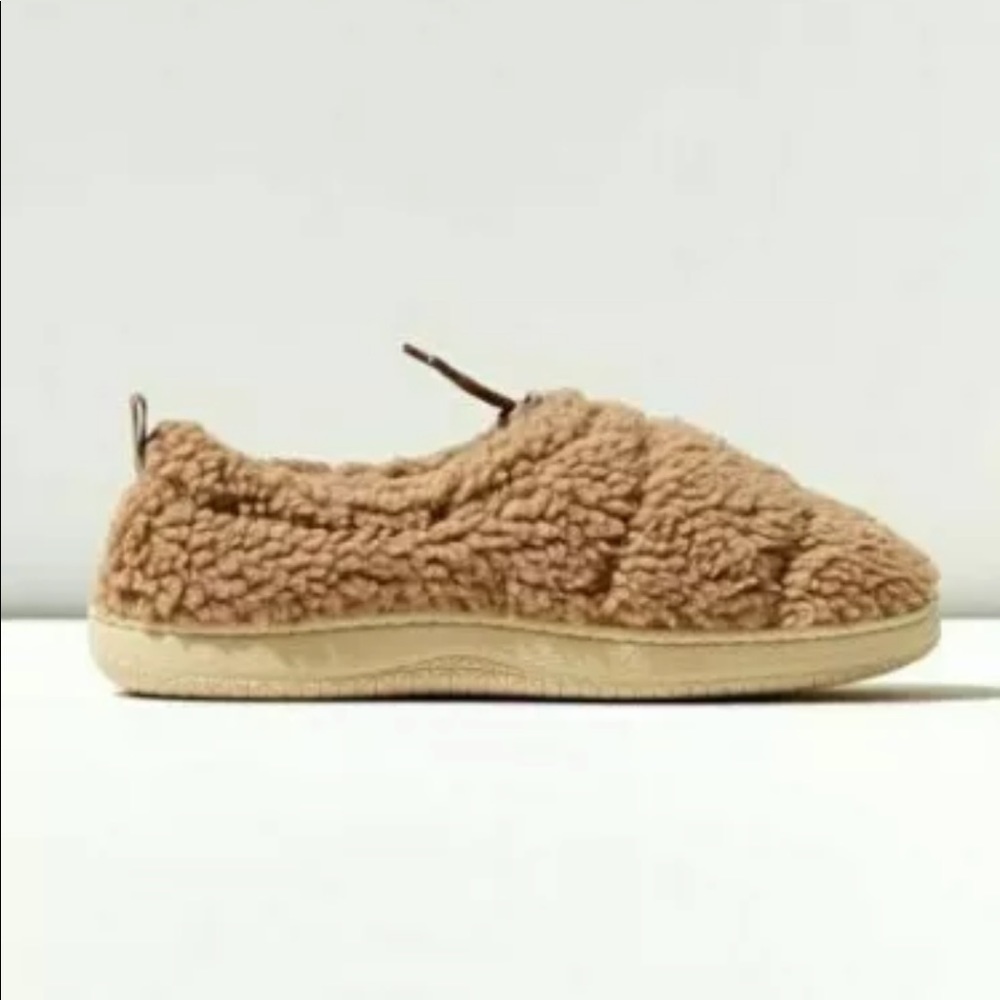 URBAN OUTFITTERS Men's Slippers Size Medium 10/11